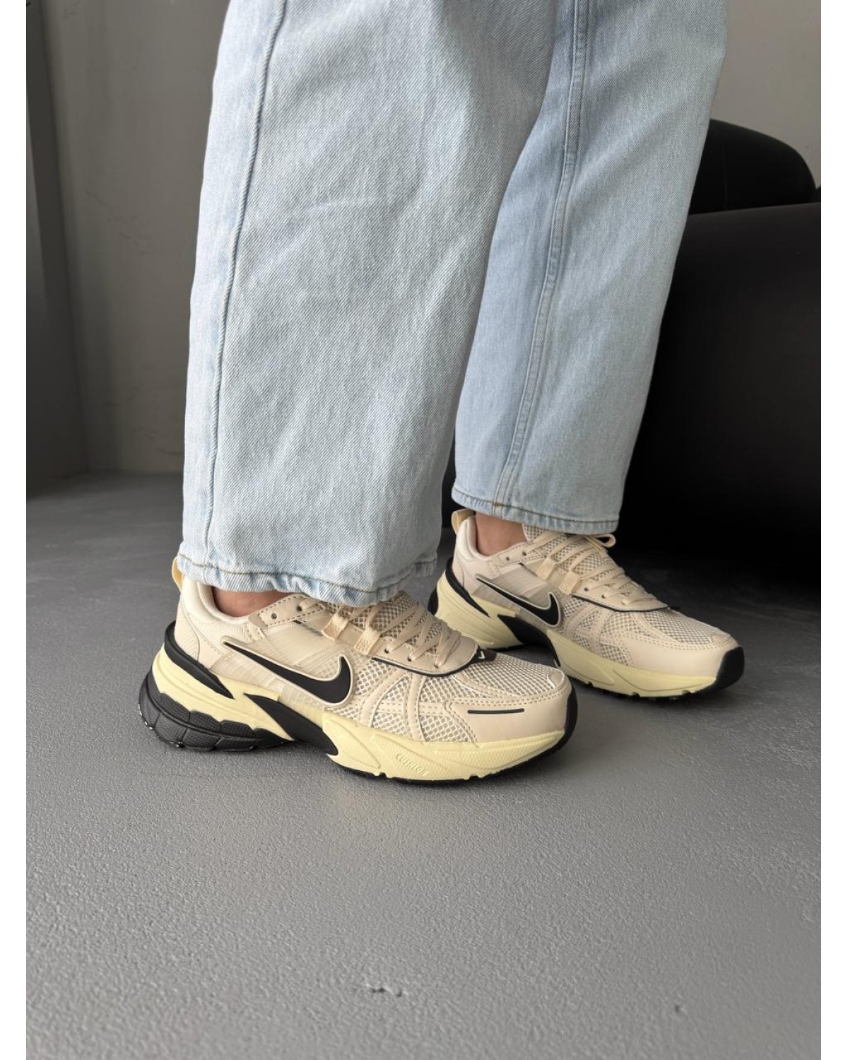 Nike V2K Runtekk Beige/Black