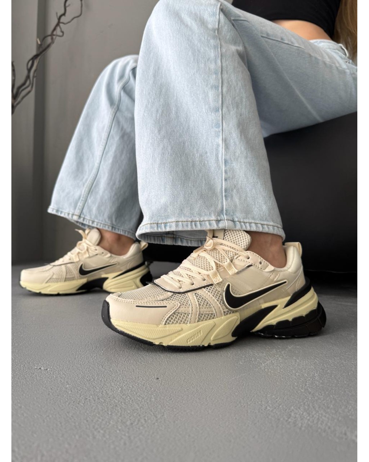 Nike V2K Runtekk Beige/Black