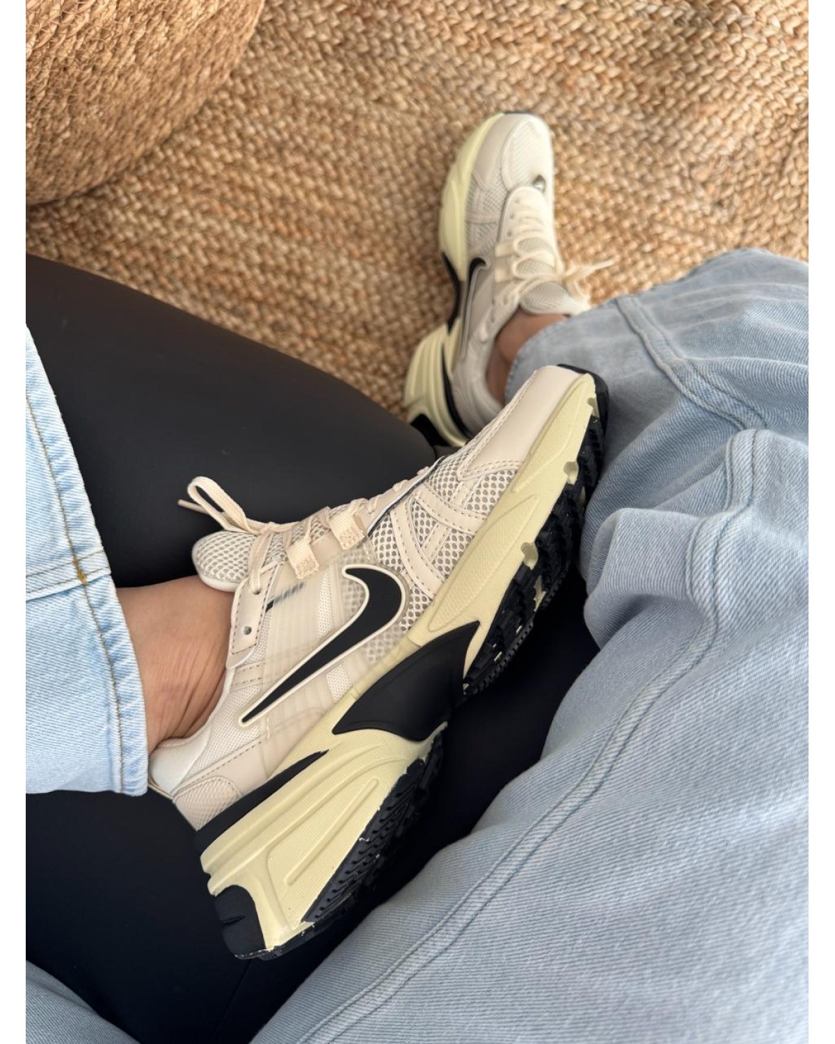 Nike V2K Runtekk Beige/Black