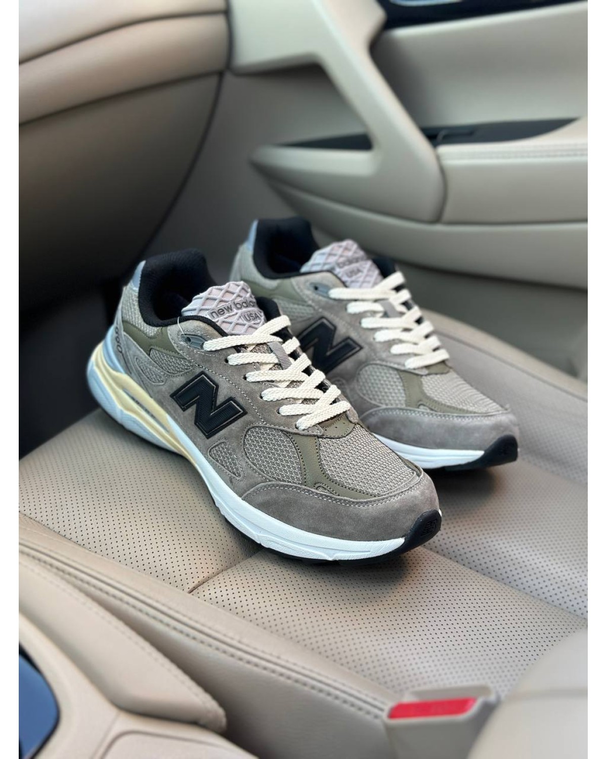 New Balance 990v3 Beige