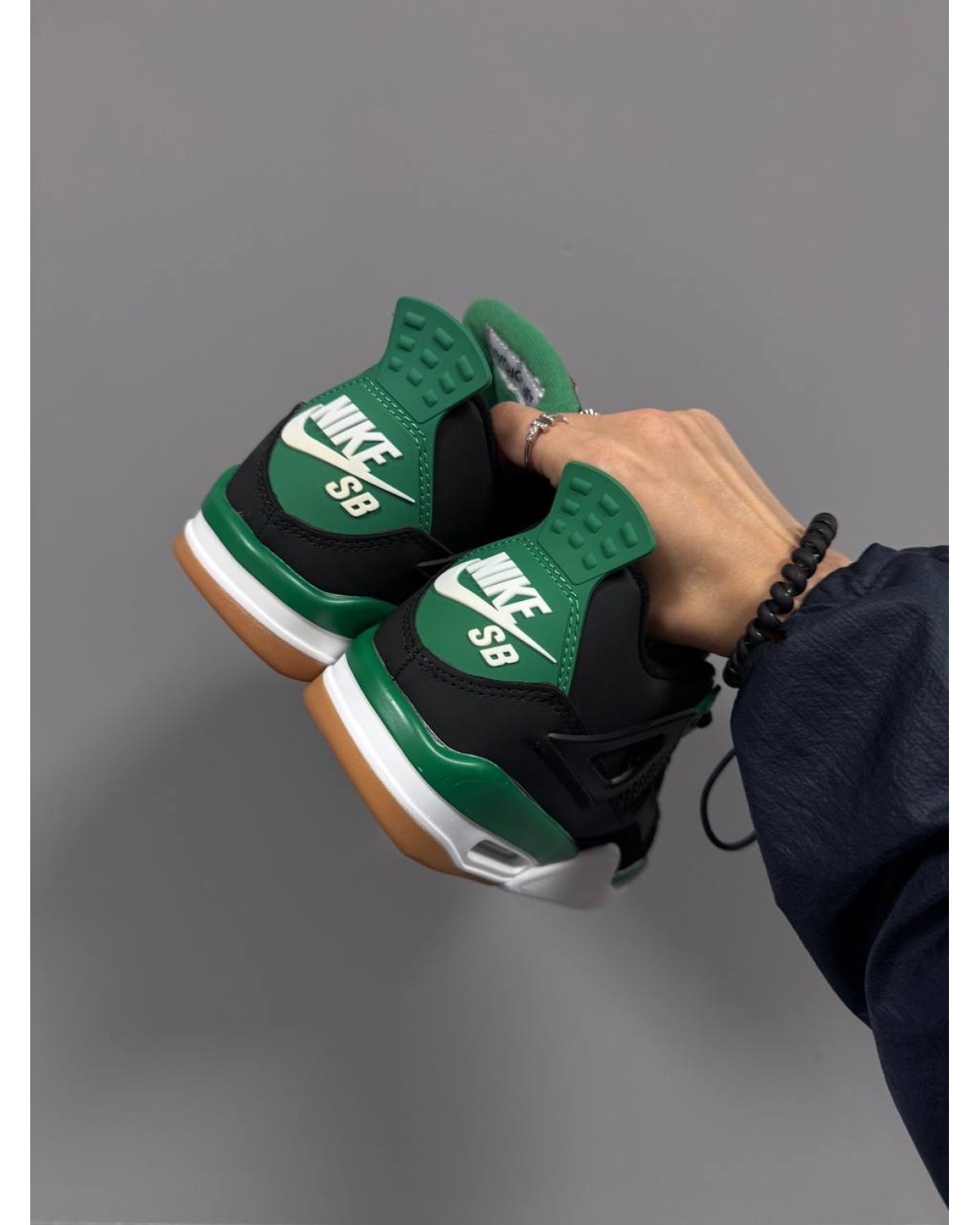 Nike Air Jordan Retro 4 x SB Black/Green Nike Air Jordan Retro 4 x SB Black/Green
