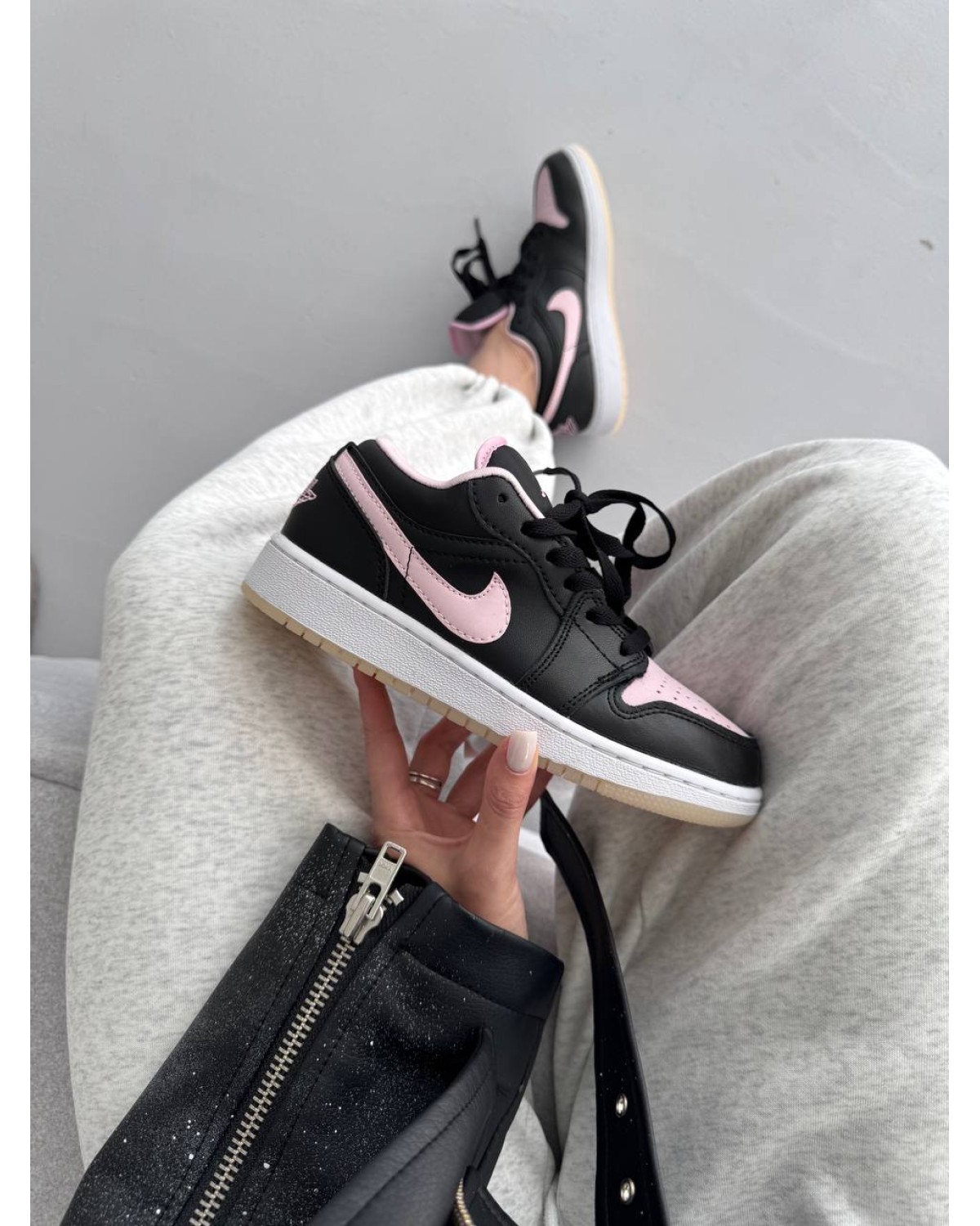 Nike Air Jordan Retro 1 Low Black Pink