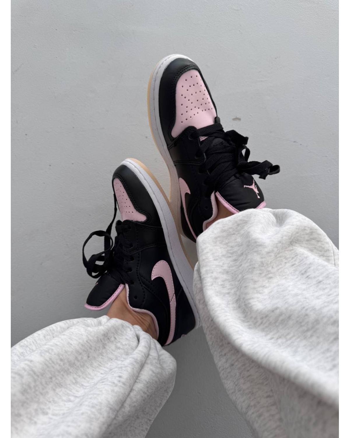 Nike Air Jordan Retro 1 Low Black Pink
