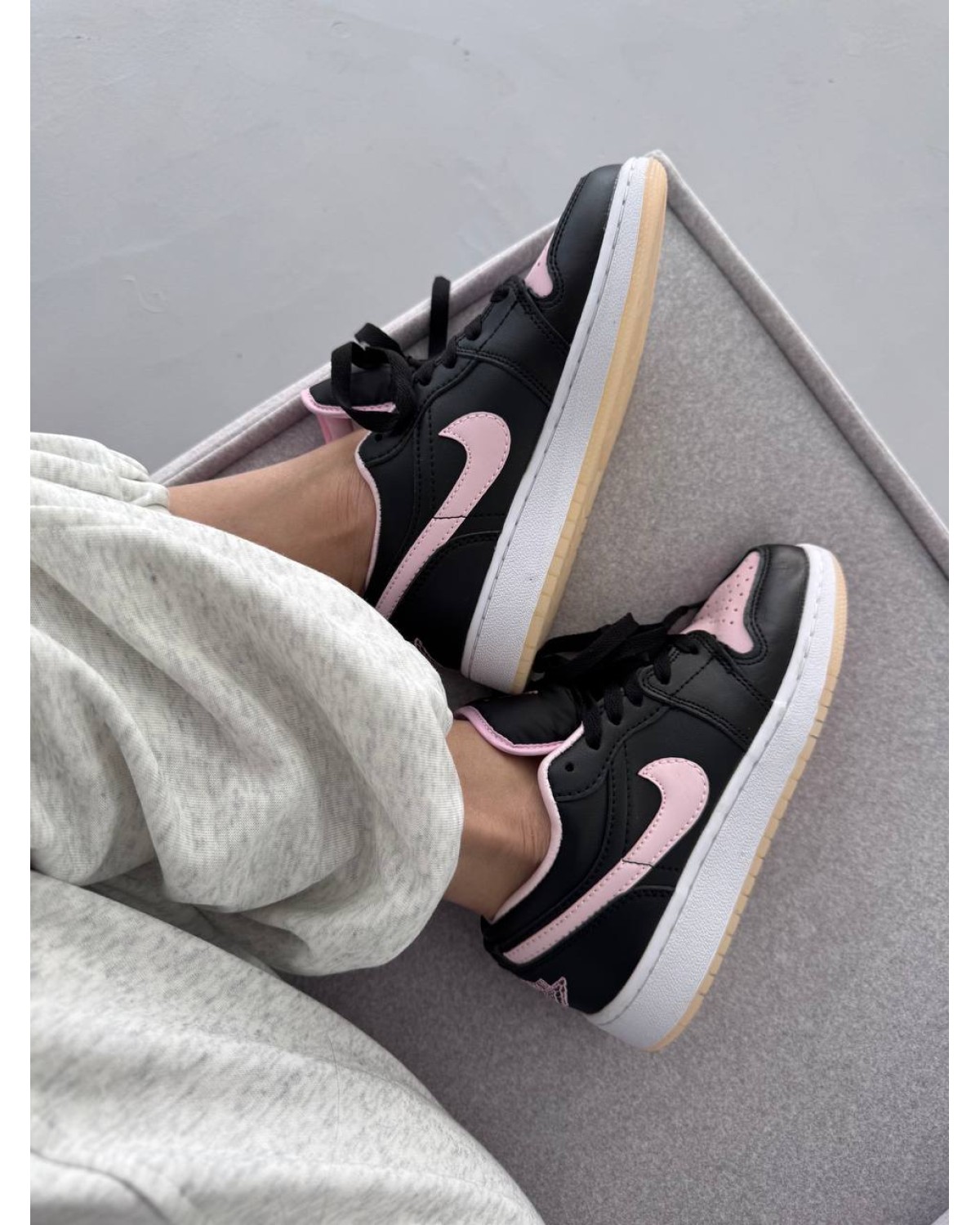 Nike Air Jordan Retro 1 Low Black Pink