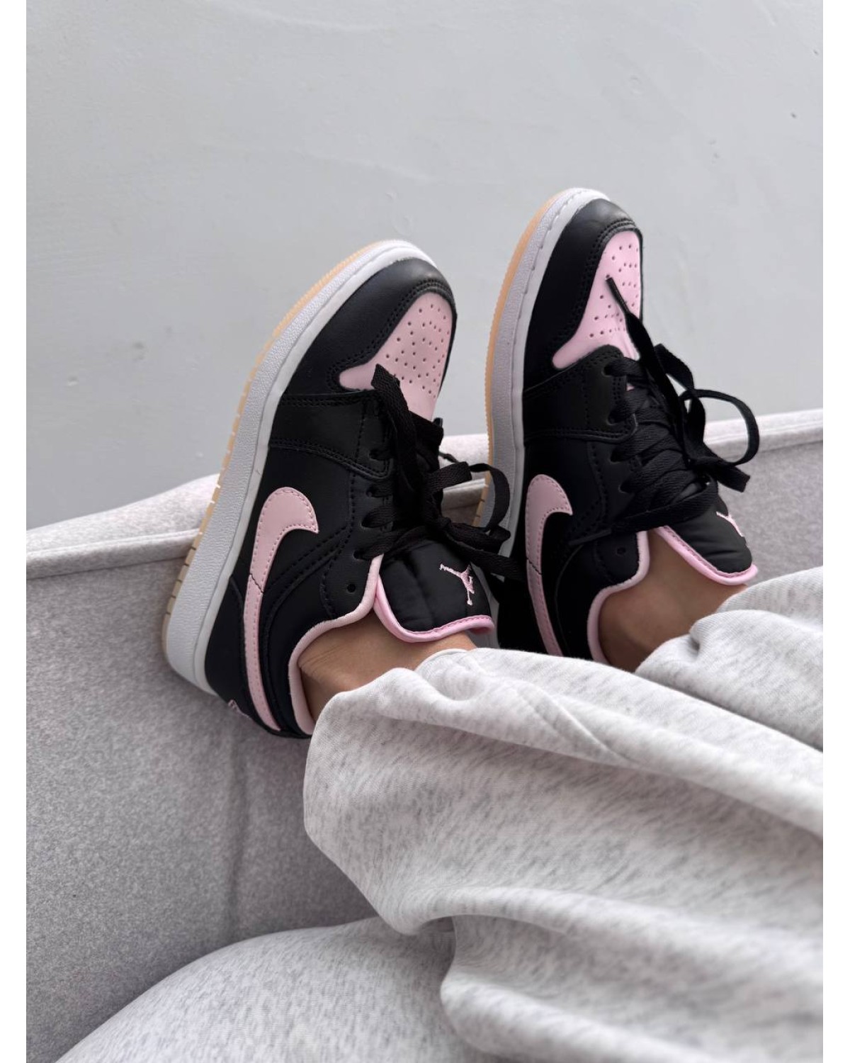 Nike Air Jordan Retro 1 Low Black Pink