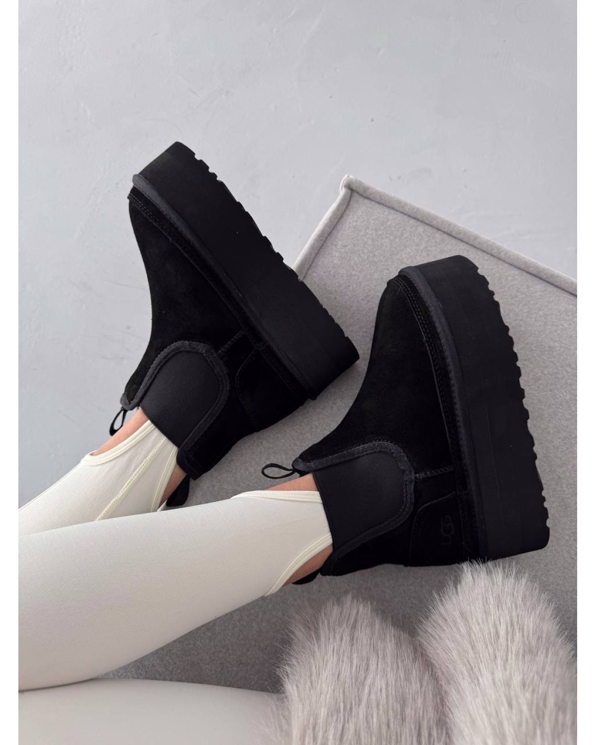 UGG Chelsea Mini Platform Black