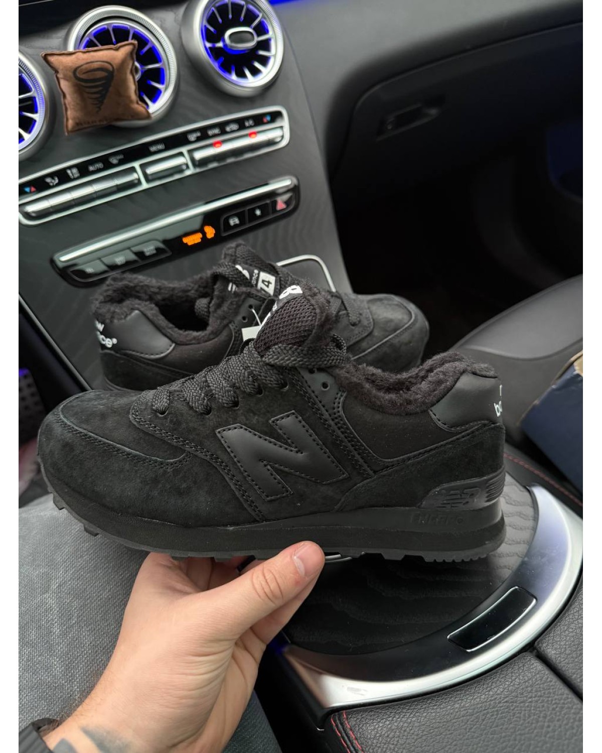 New Balance 574 Total Black FUR