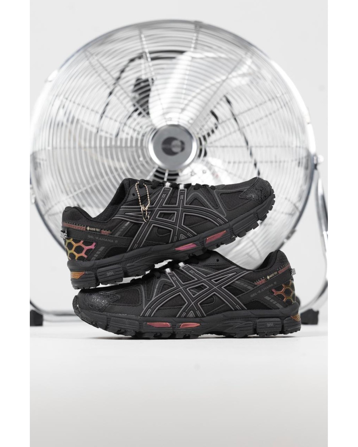 Asics Gel-Kahana 8 Gore-Tex Black Gold Rose