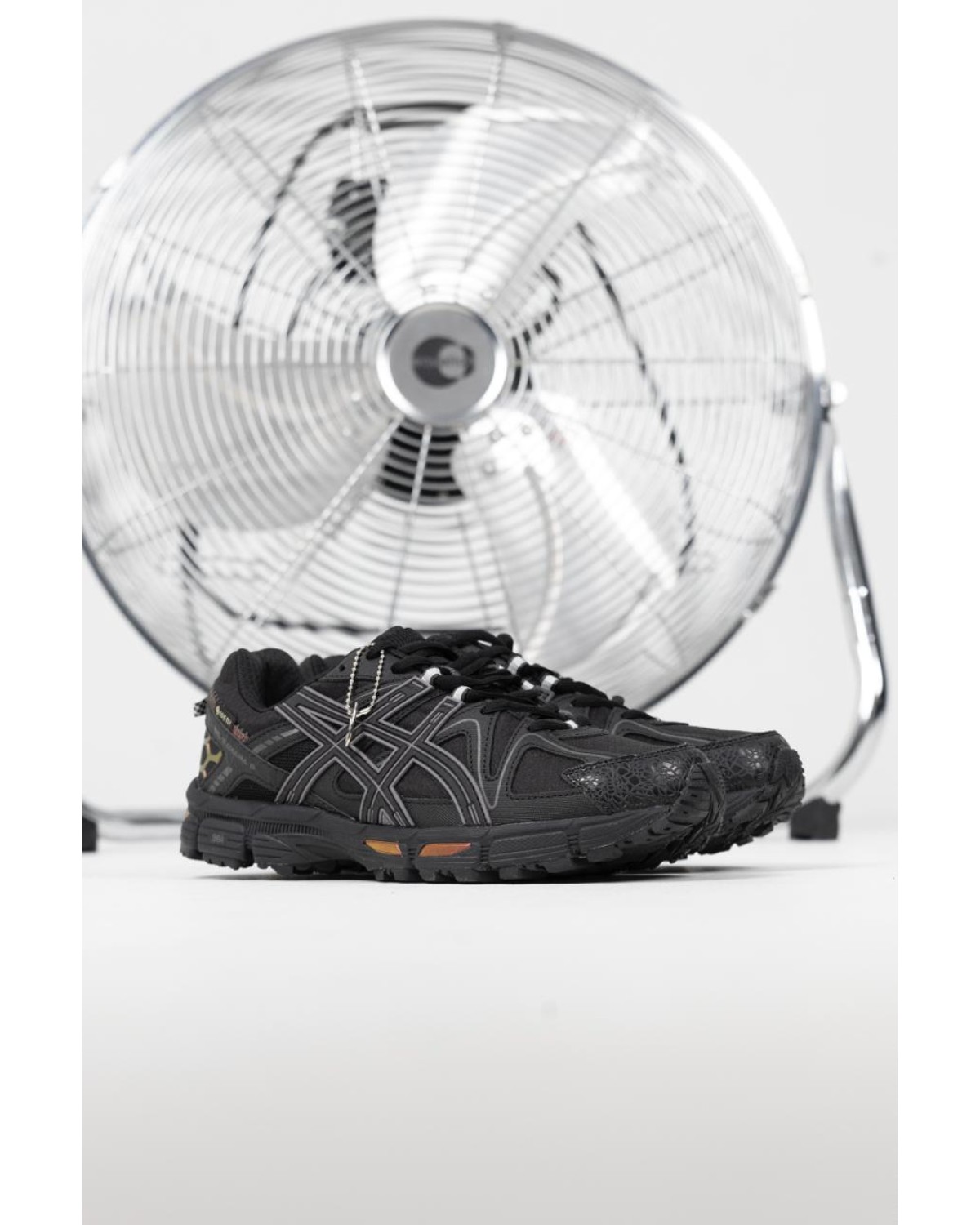 Asics Gel-Kahana 8 Gore-Tex Black Gold Rose