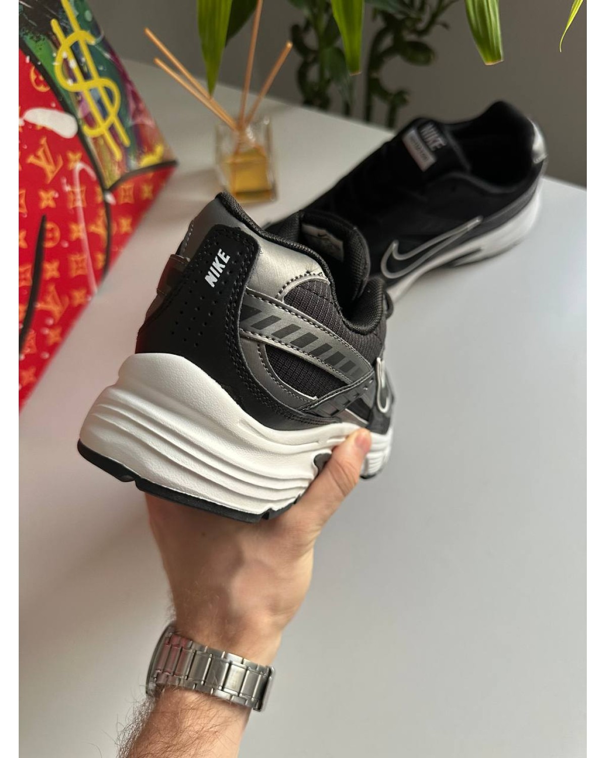 Nike Initiator Black White