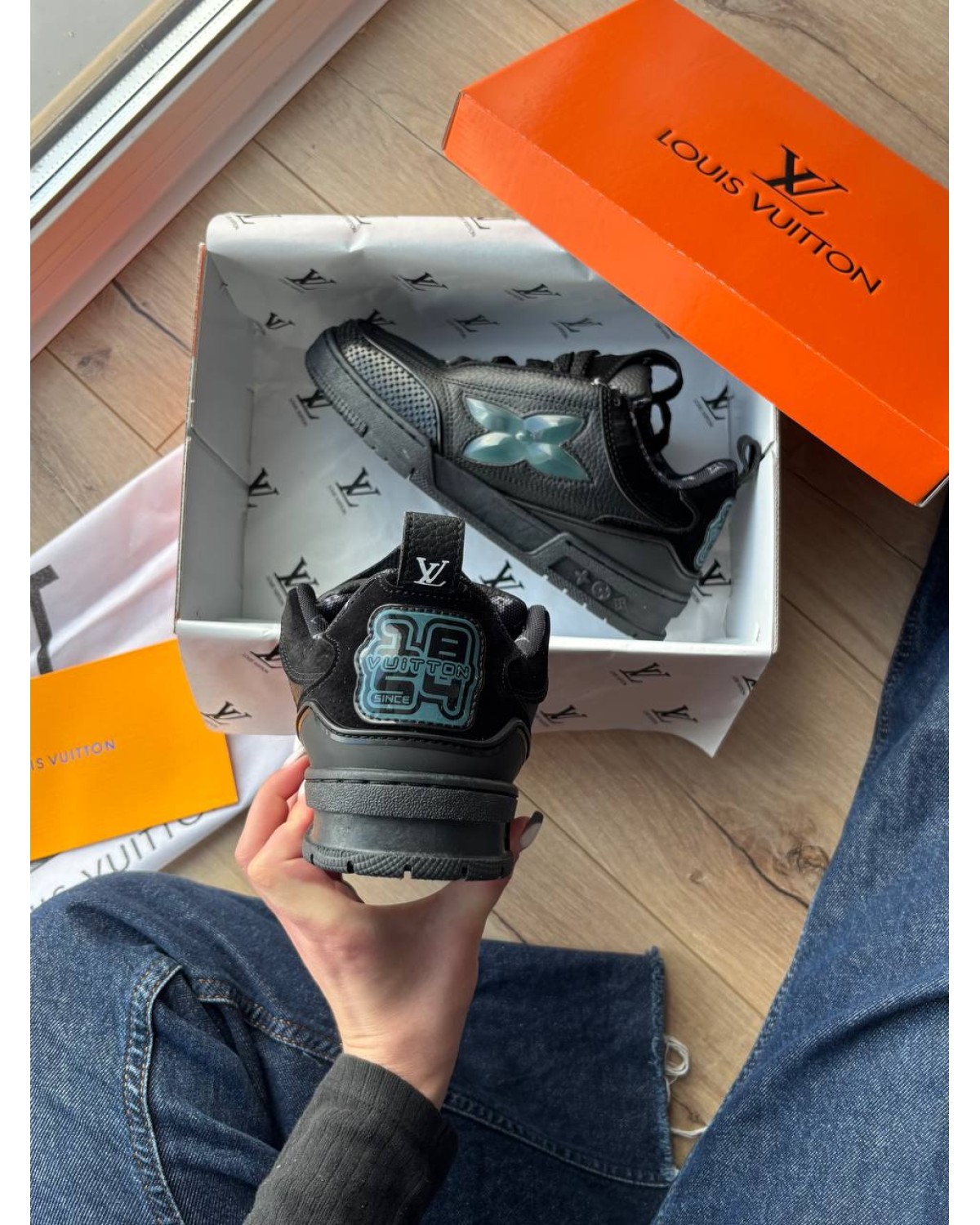 Louis Vuitton Skate Black Logo