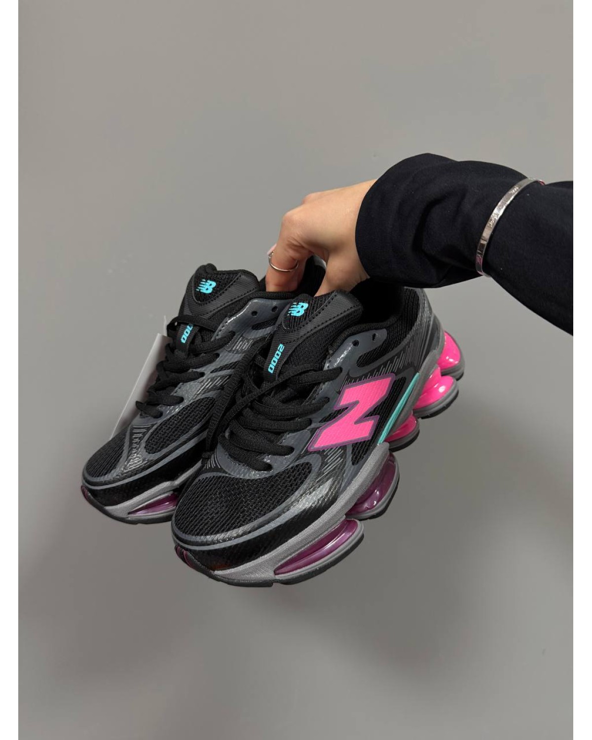 New Balance 2000 Black / Pink / Blue