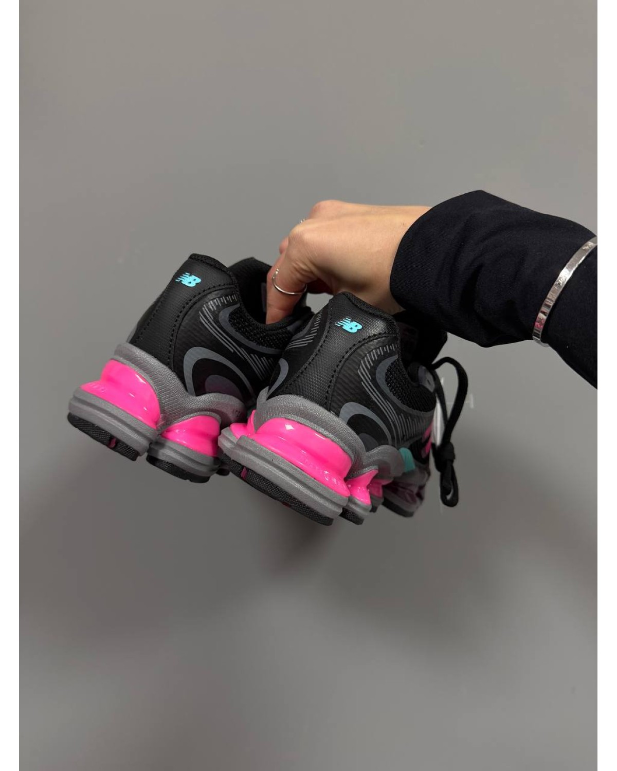 New Balance 2000 Black / Pink / Blue