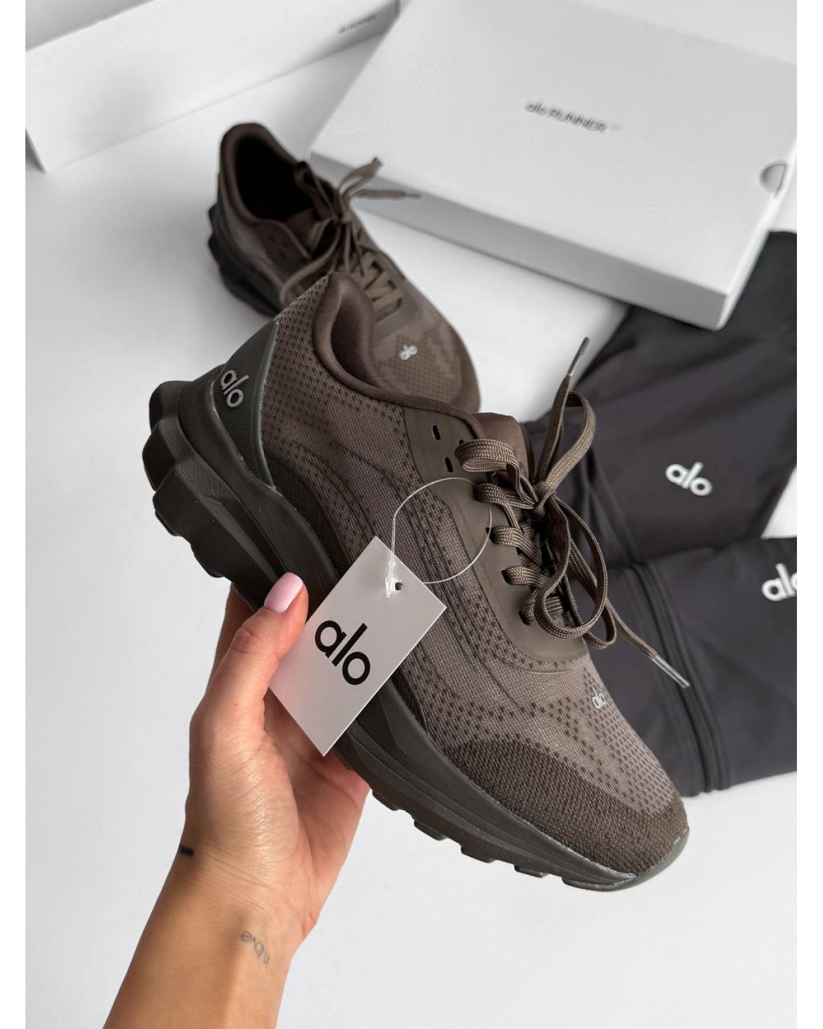 Alo Yoga Runner Brown