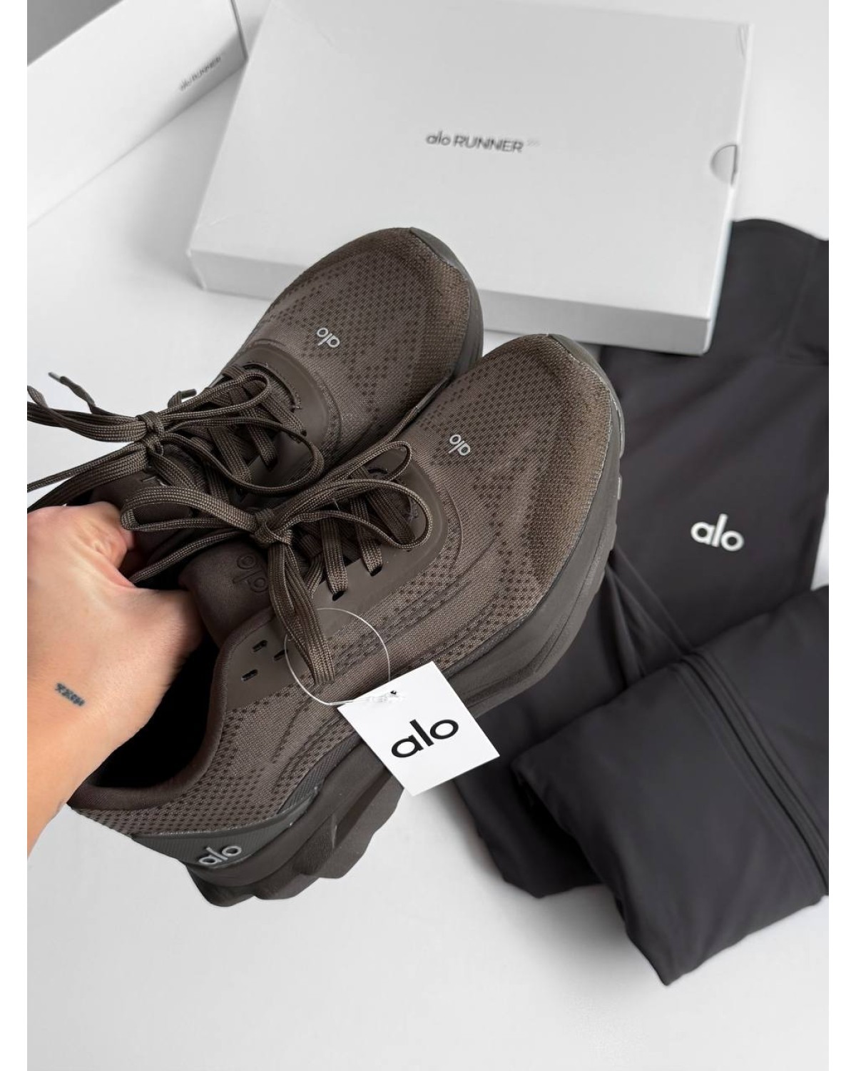 Alo Yoga Runner Brown