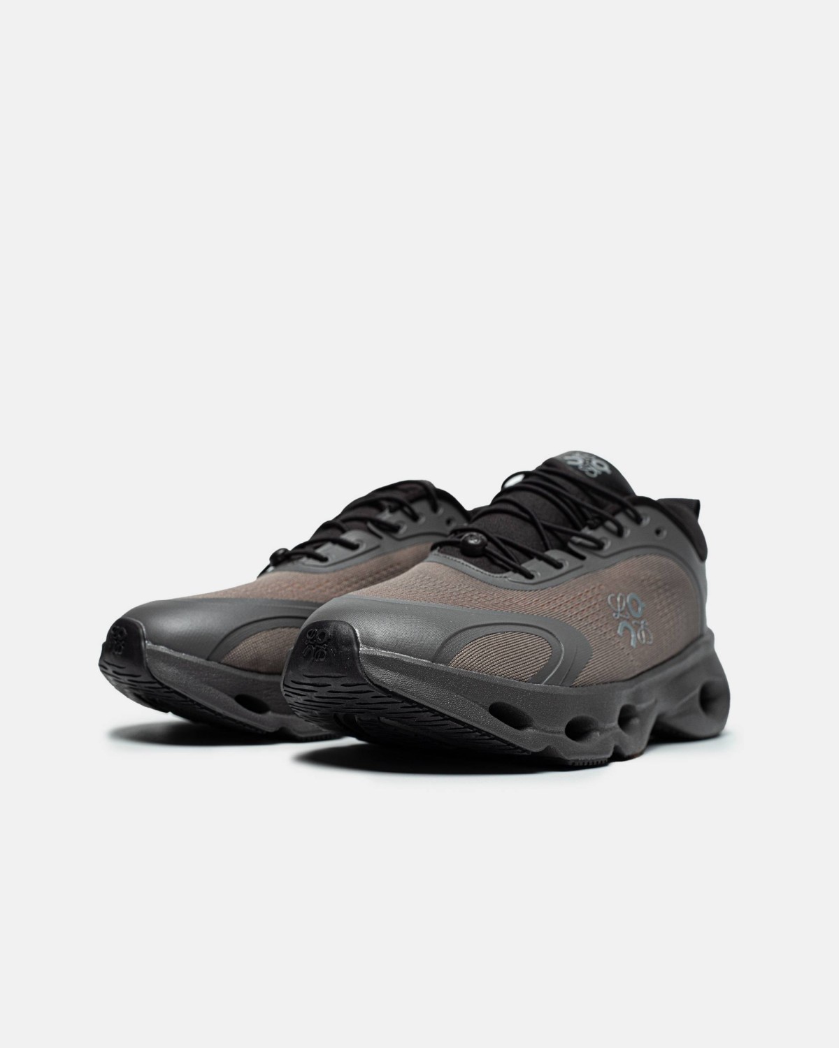 On Cloudsolo x Loewe Brown