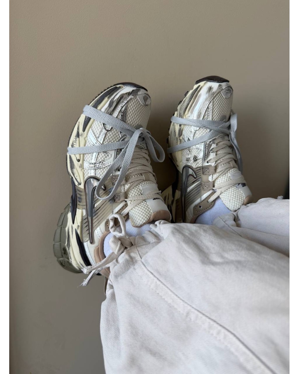 Nike V2K Run White Beige