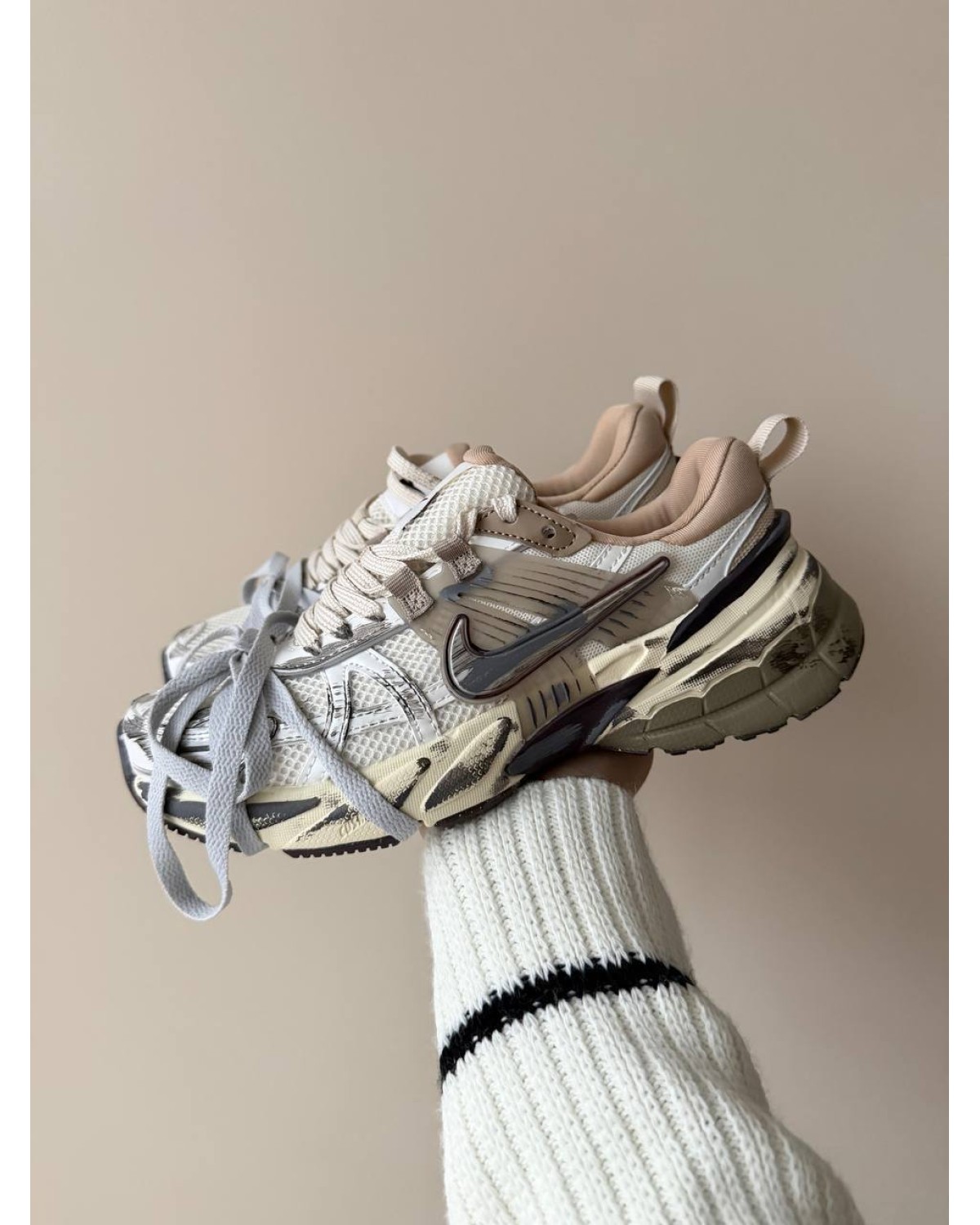 Nike V2K Run White Beige