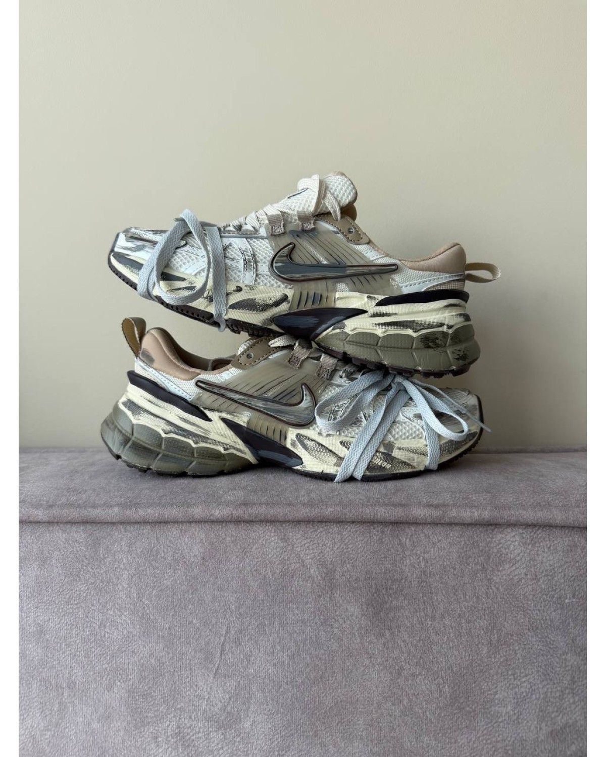 Nike V2K Run White Beige