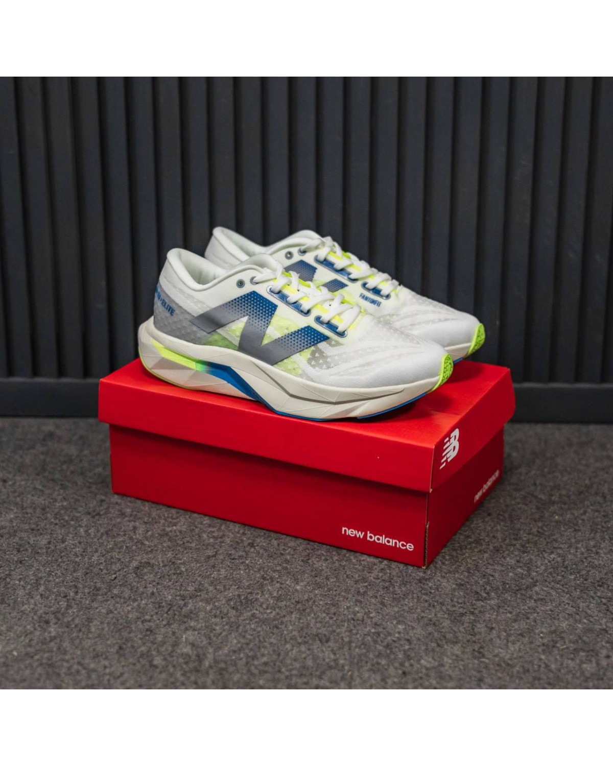 New Balance Elite V4