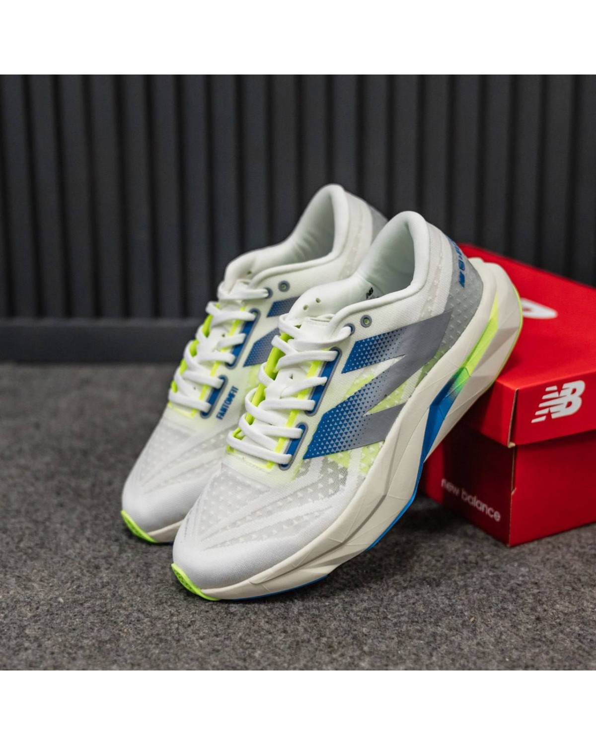 New Balance Elite V4