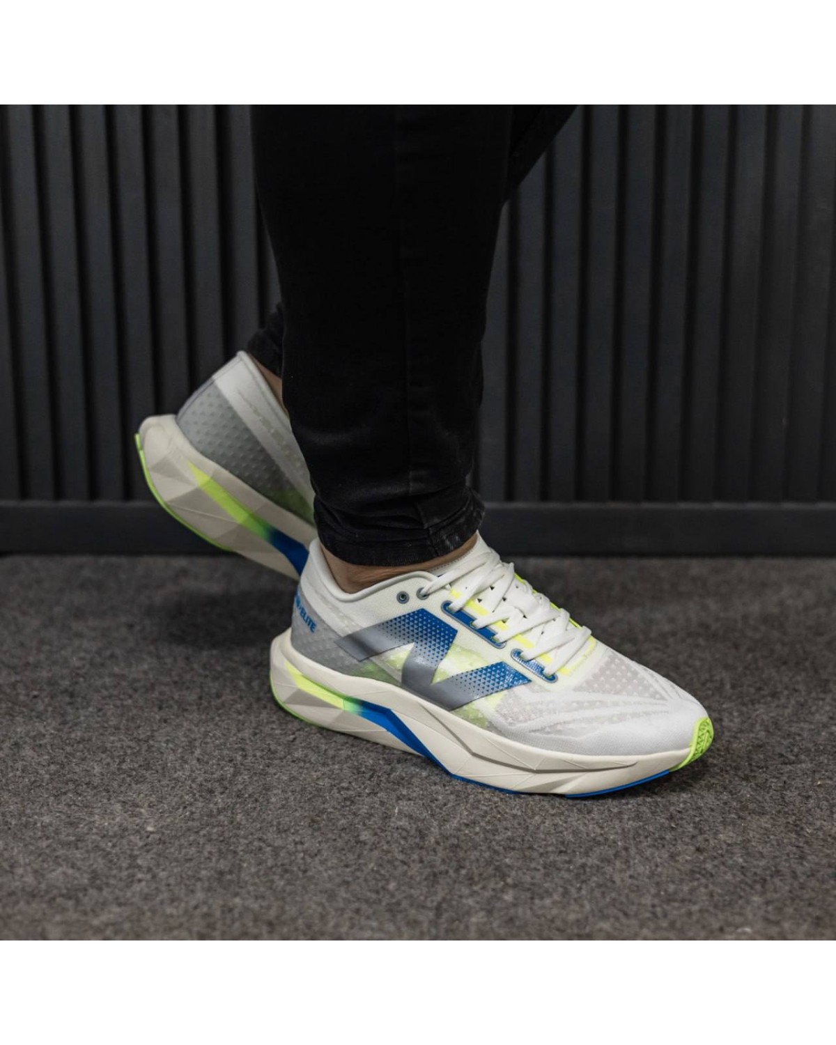 New Balance Elite V4