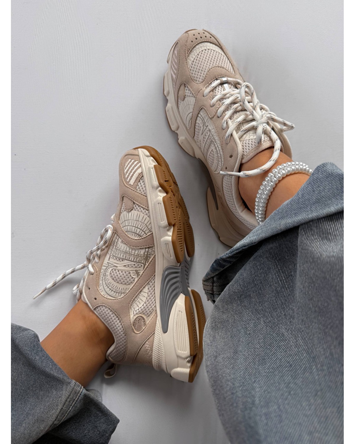 Dior Chrono Sneaker Beige