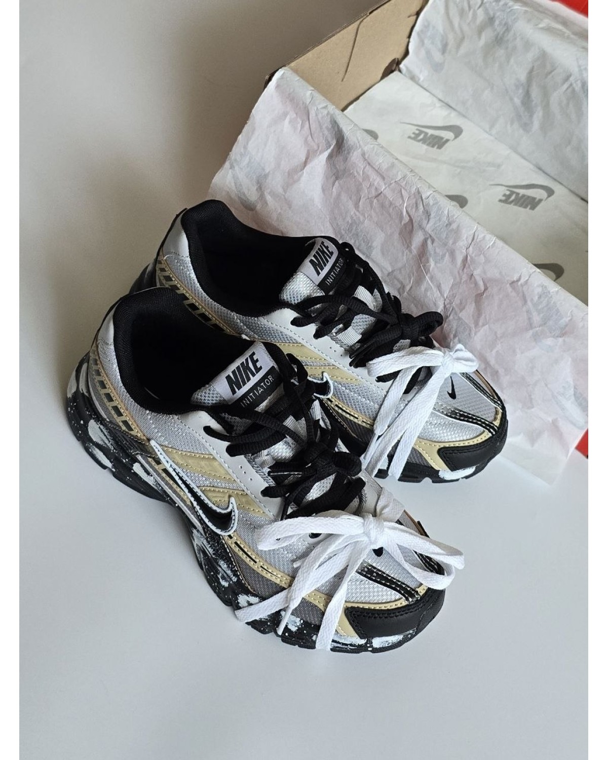 Nike Initiator Custom  Whit /Black/Beige