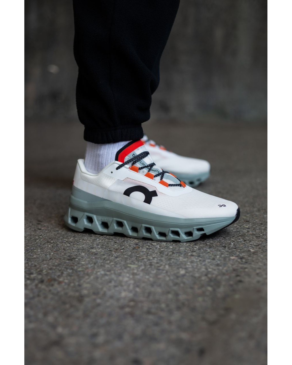 On Cloudmonster Frost Surf