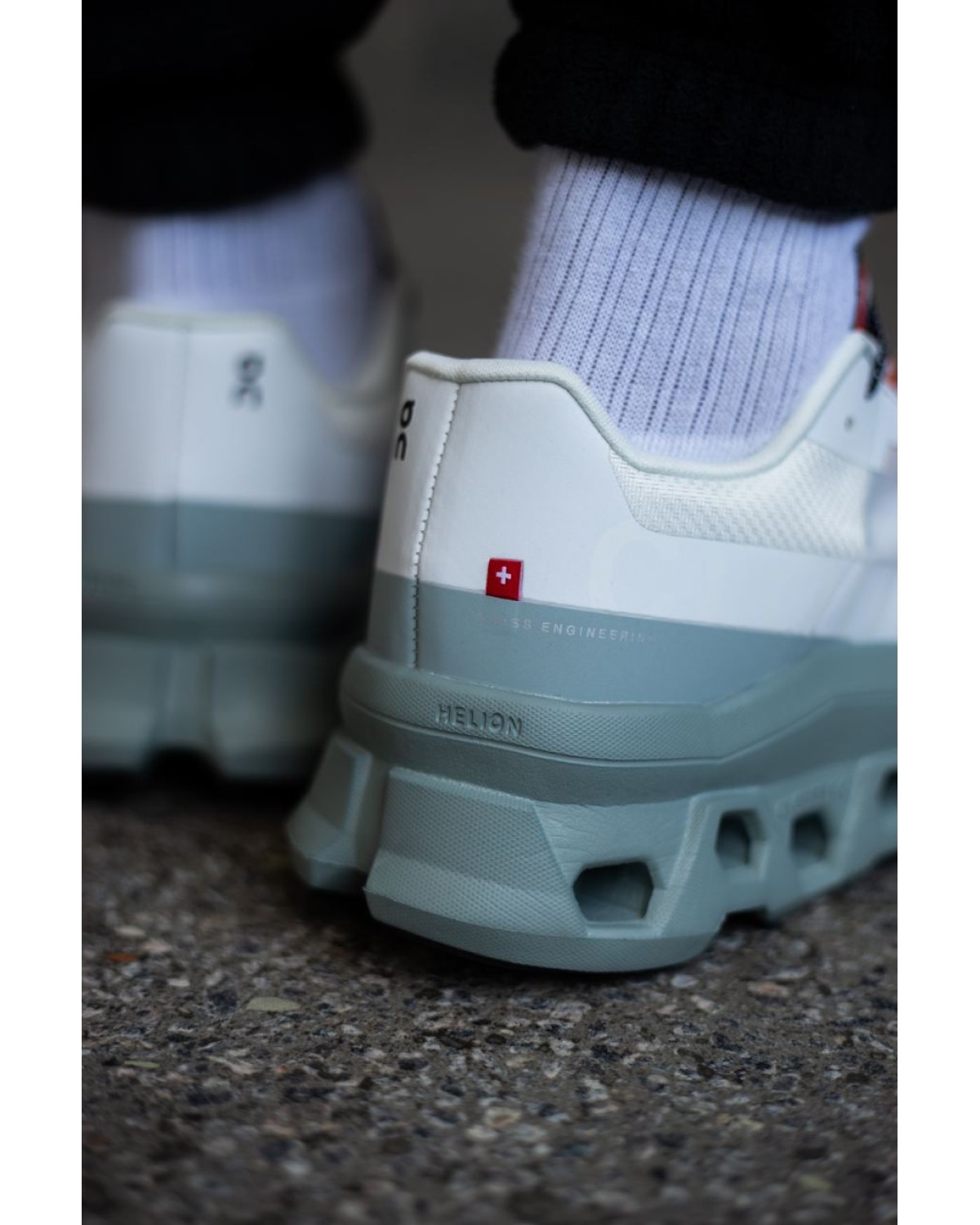 On Cloudmonster Frost Surf