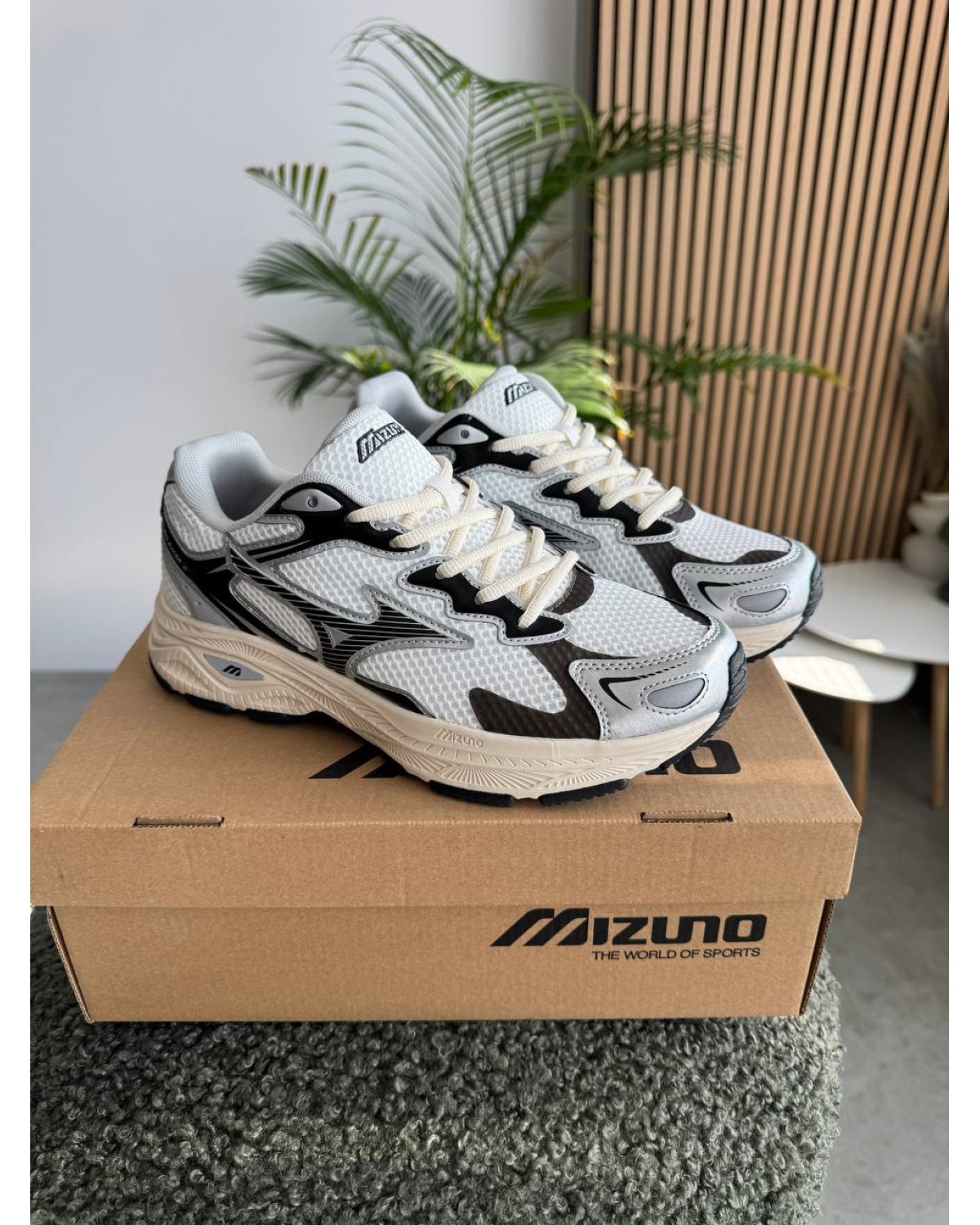 Mizuno Racer S
