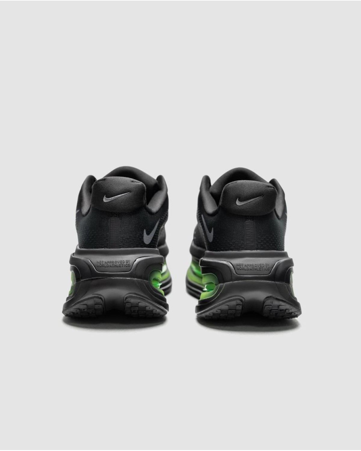 Nike Vomero Black/Volt
