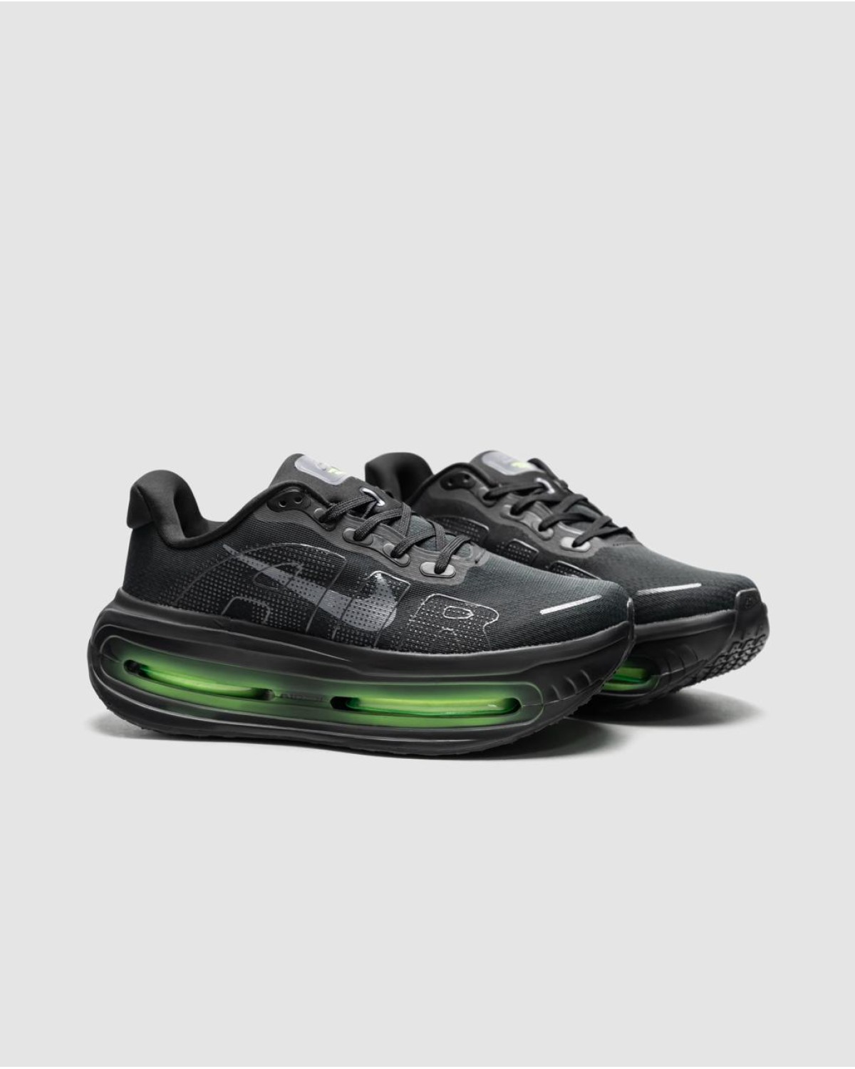Nike Vomero Black/Volt