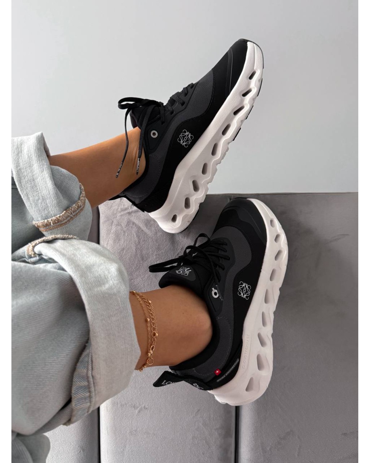 Loewe x ON Cloudfit Black