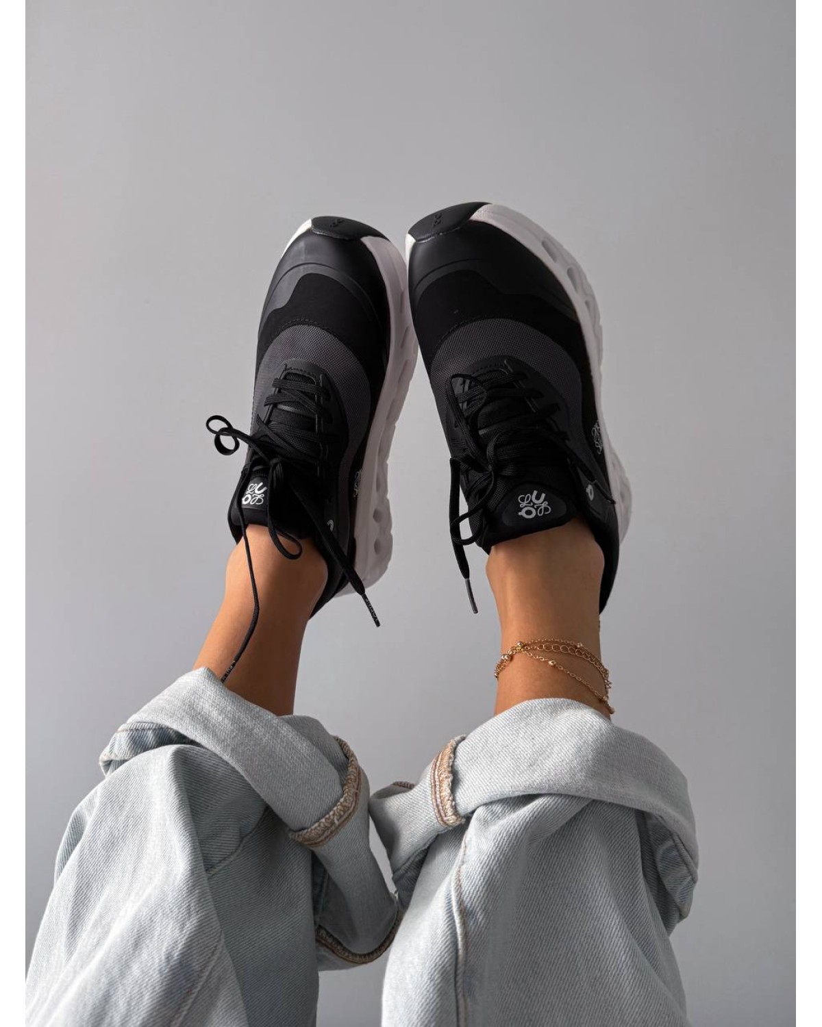 Loewe x ON Cloudfit Black