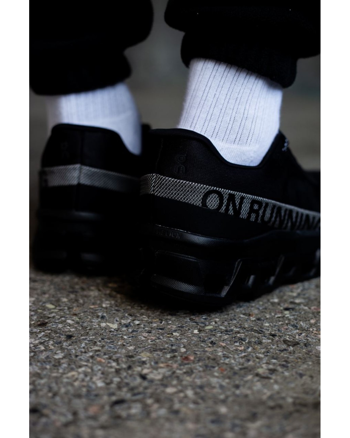 On Cloudmonster 2 Running Black/Grey