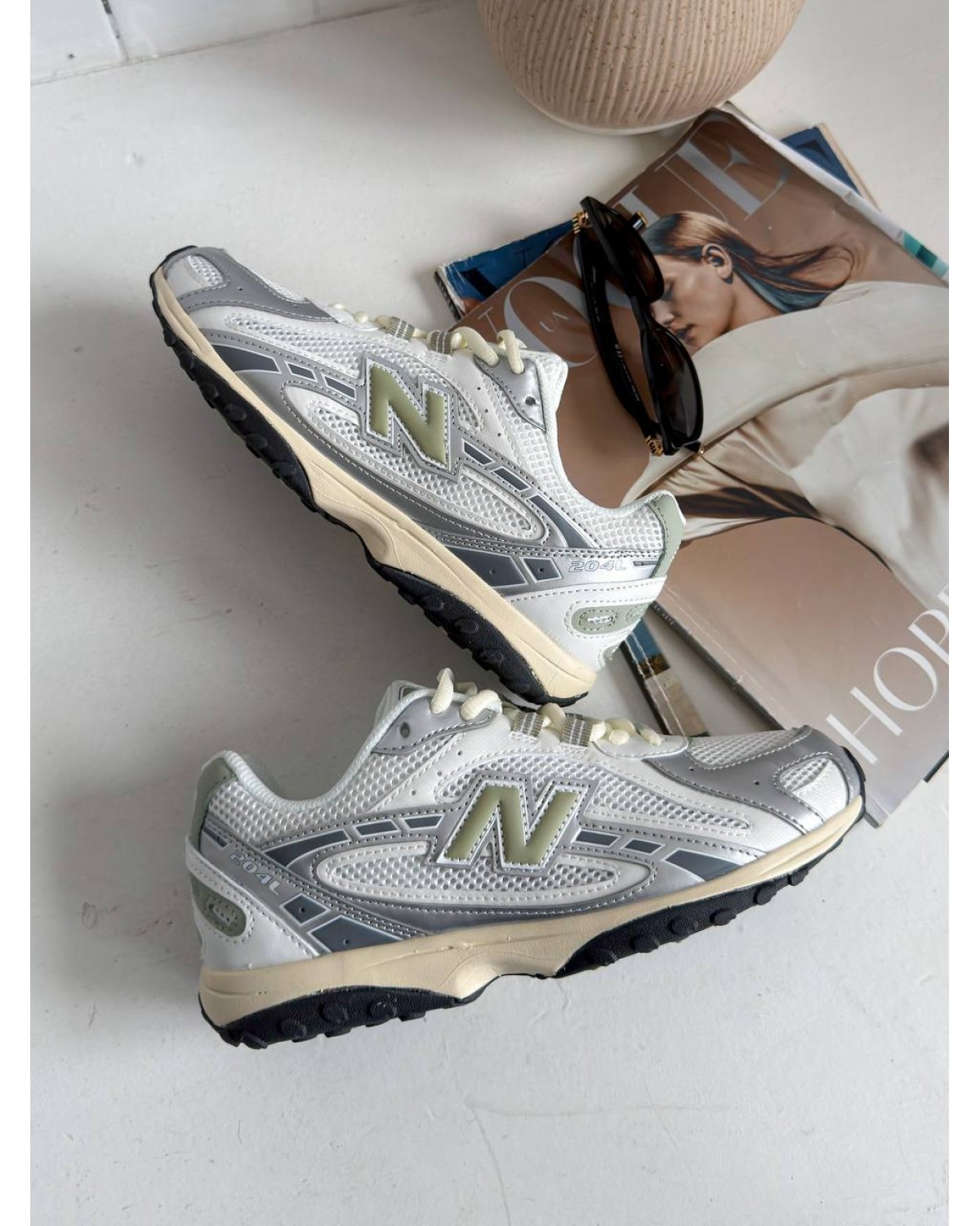 New Balance 204L White/Metallic/Beige