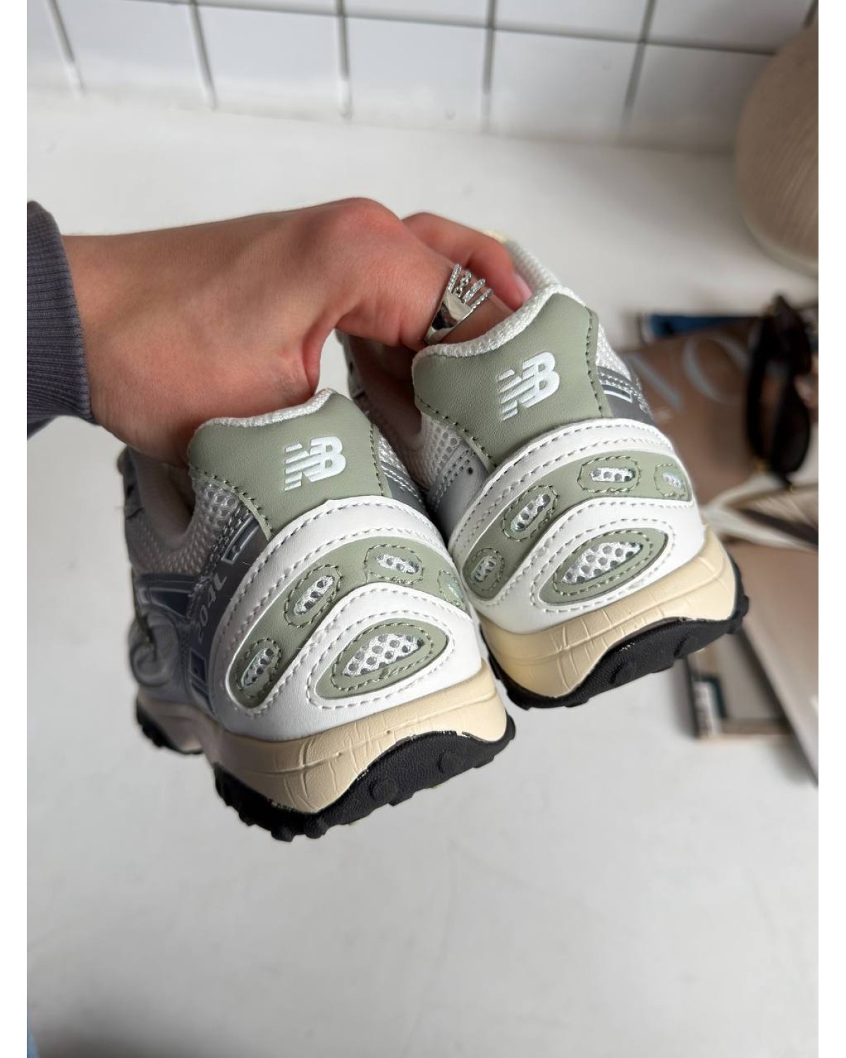 New Balance 204L White/Metallic/Beige