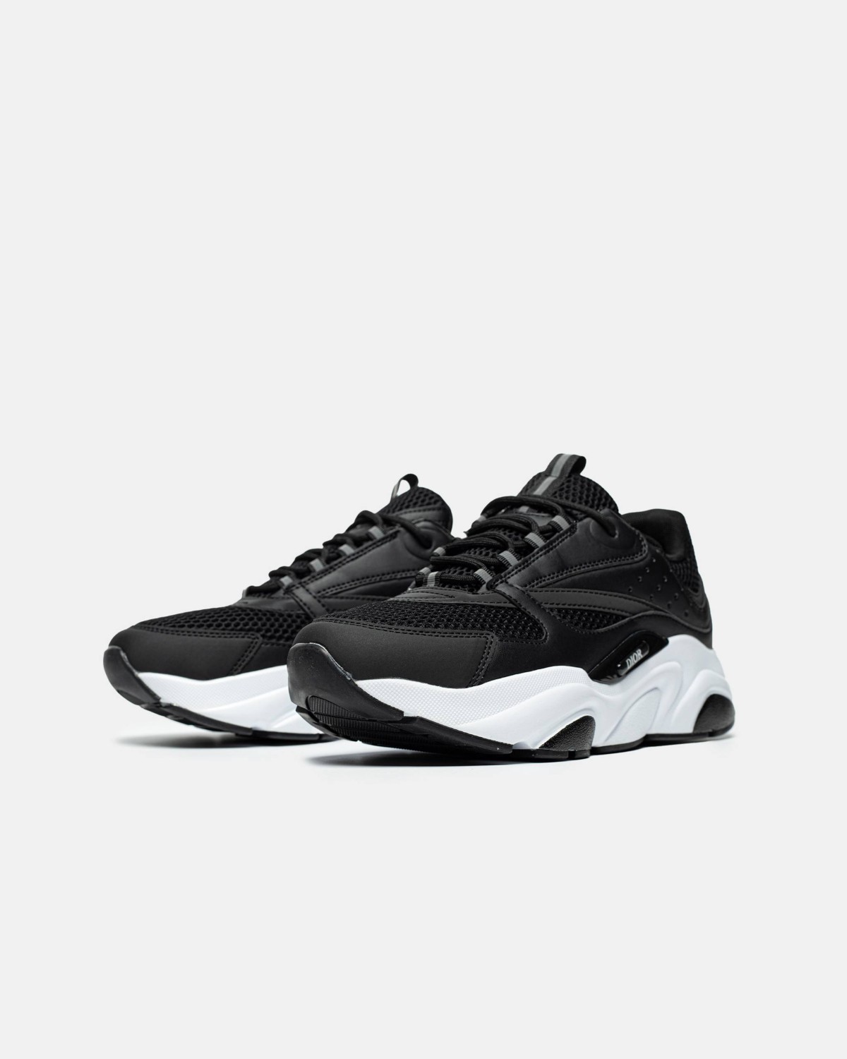 B22 Black White