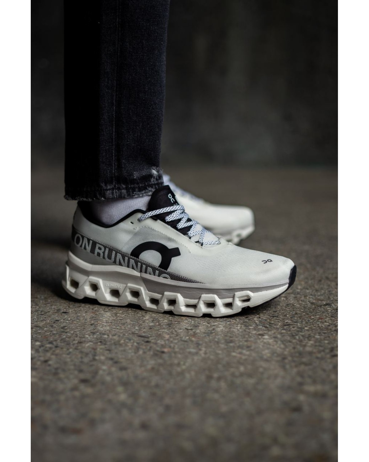 On Cloudmonster 2 Running White/Grey