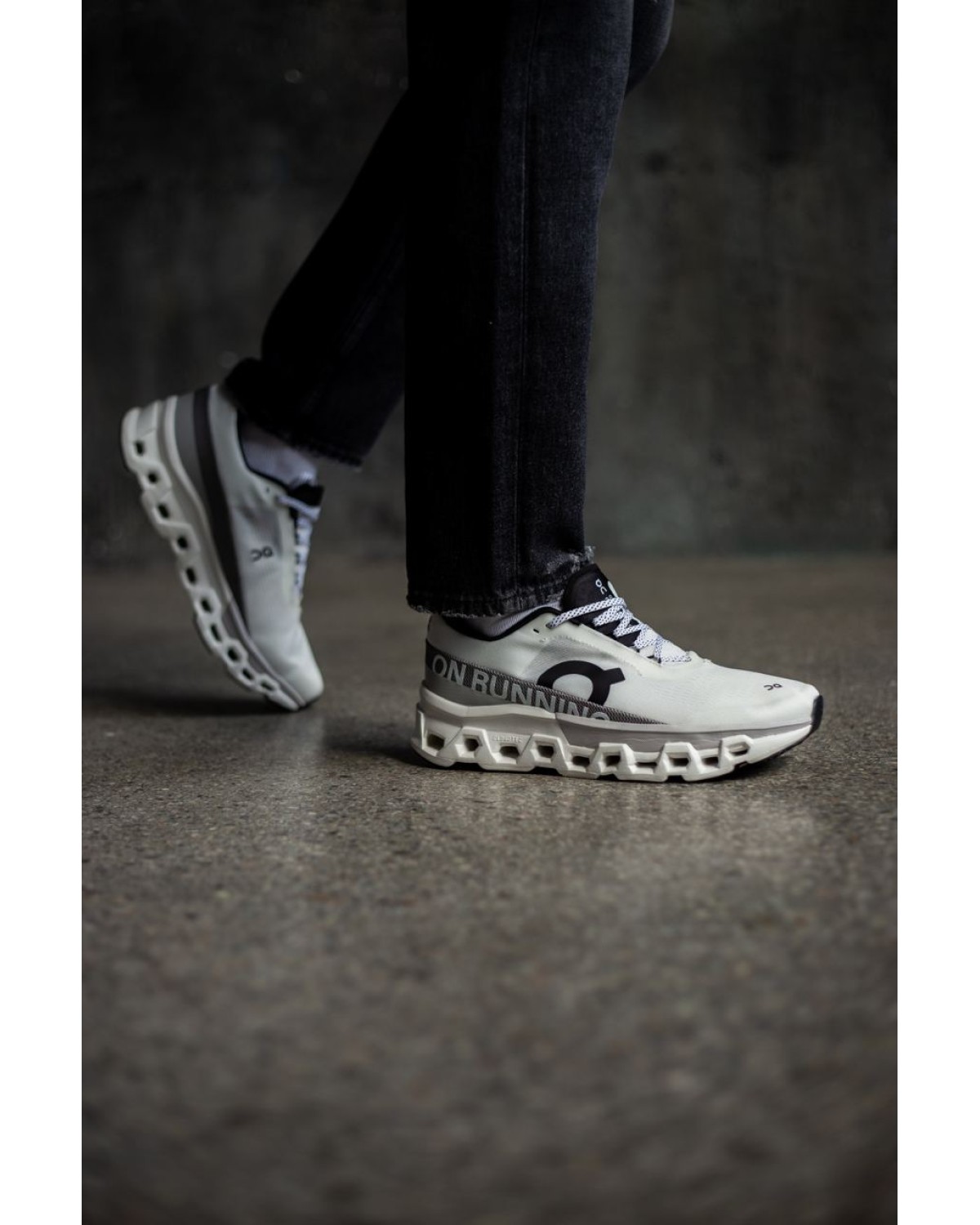 On Cloudmonster 2 Running White/Grey