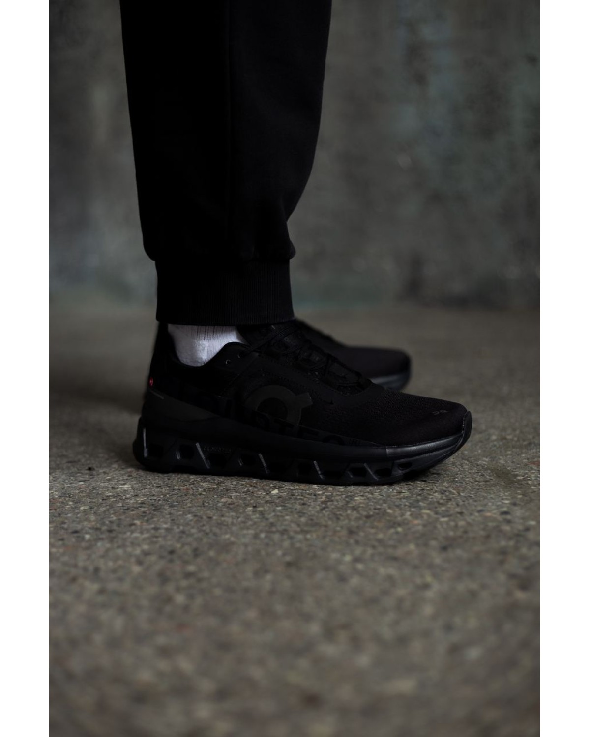 On Running Cloudmonster All Black