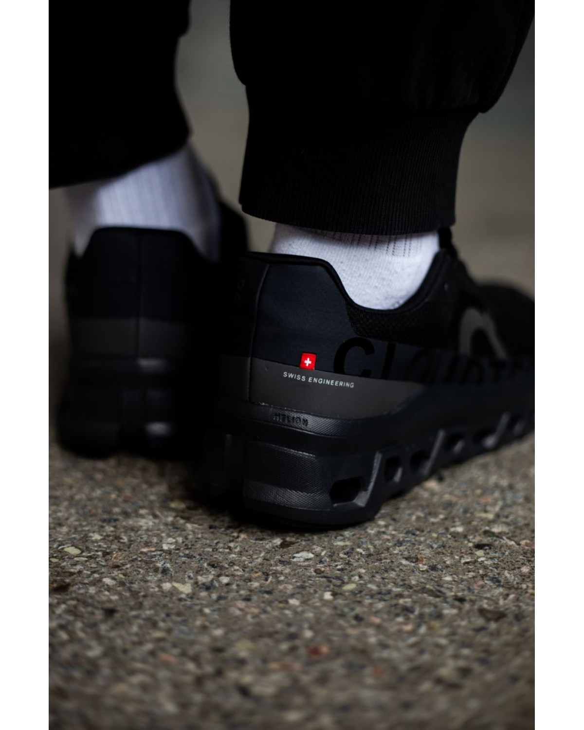 On Running Cloudmonster All Black