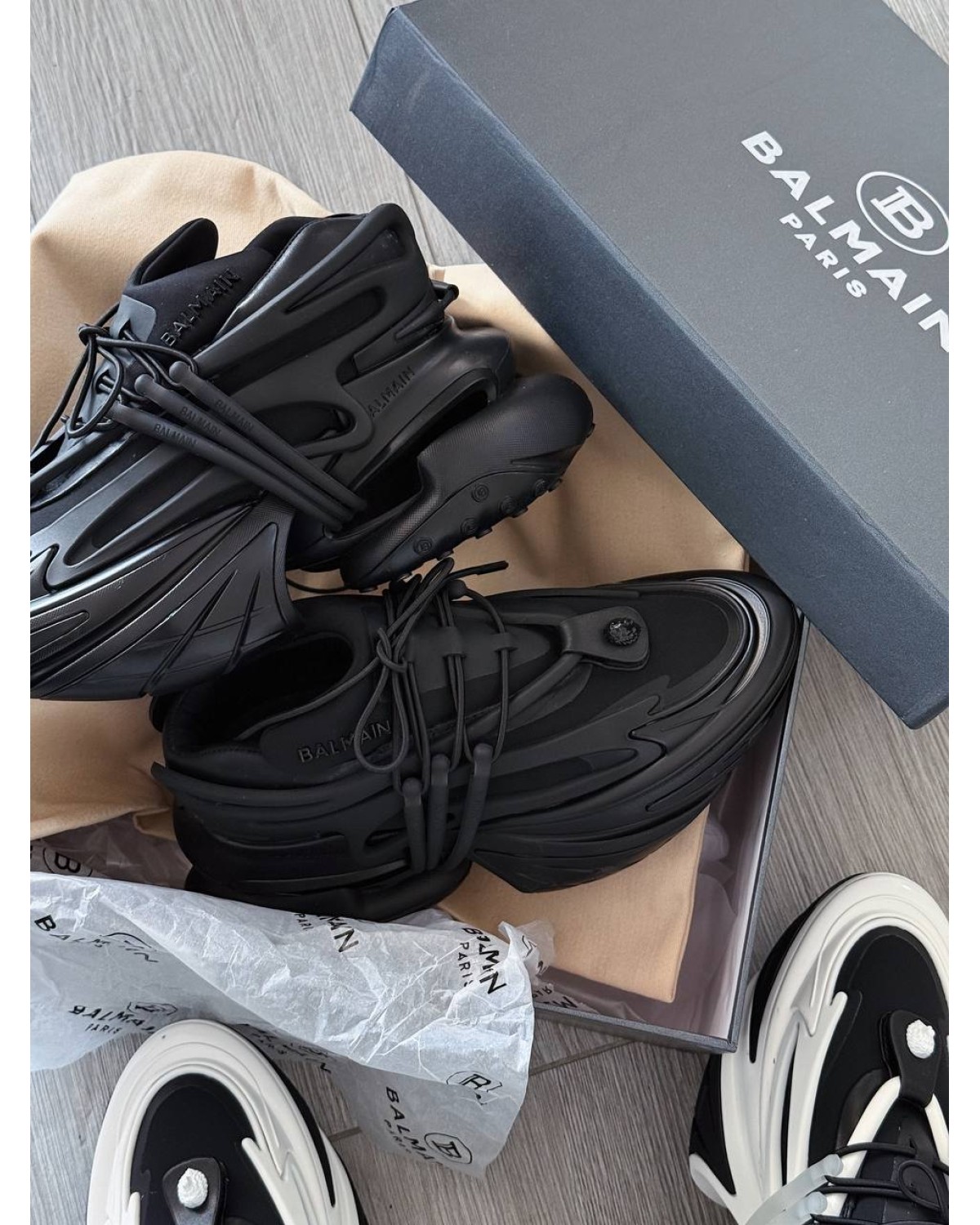 Balmain Unicorn Low-Top Black Balmain Unicorn Low-Top Black