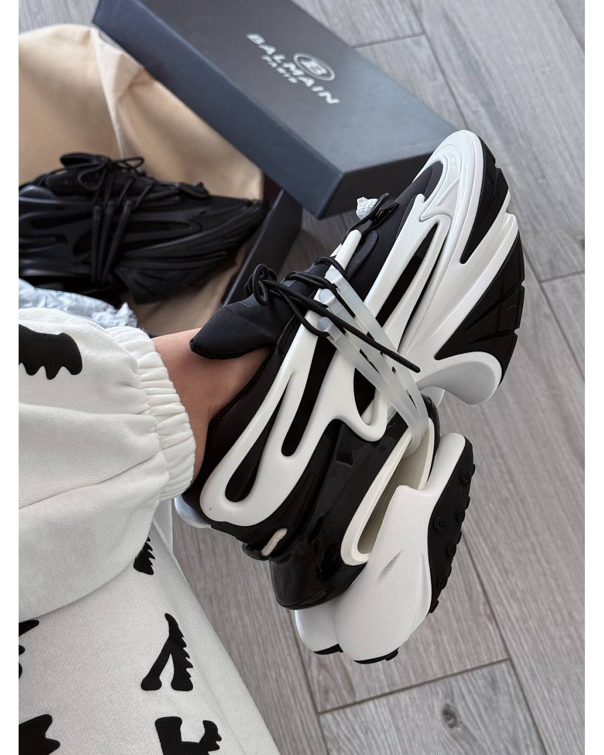Balmain Unicorn Low-Top Black white Balmain Unicorn Low-Top Black white