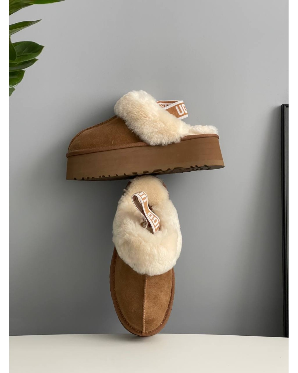 UGG Funkette Slipper Platform Chestnut