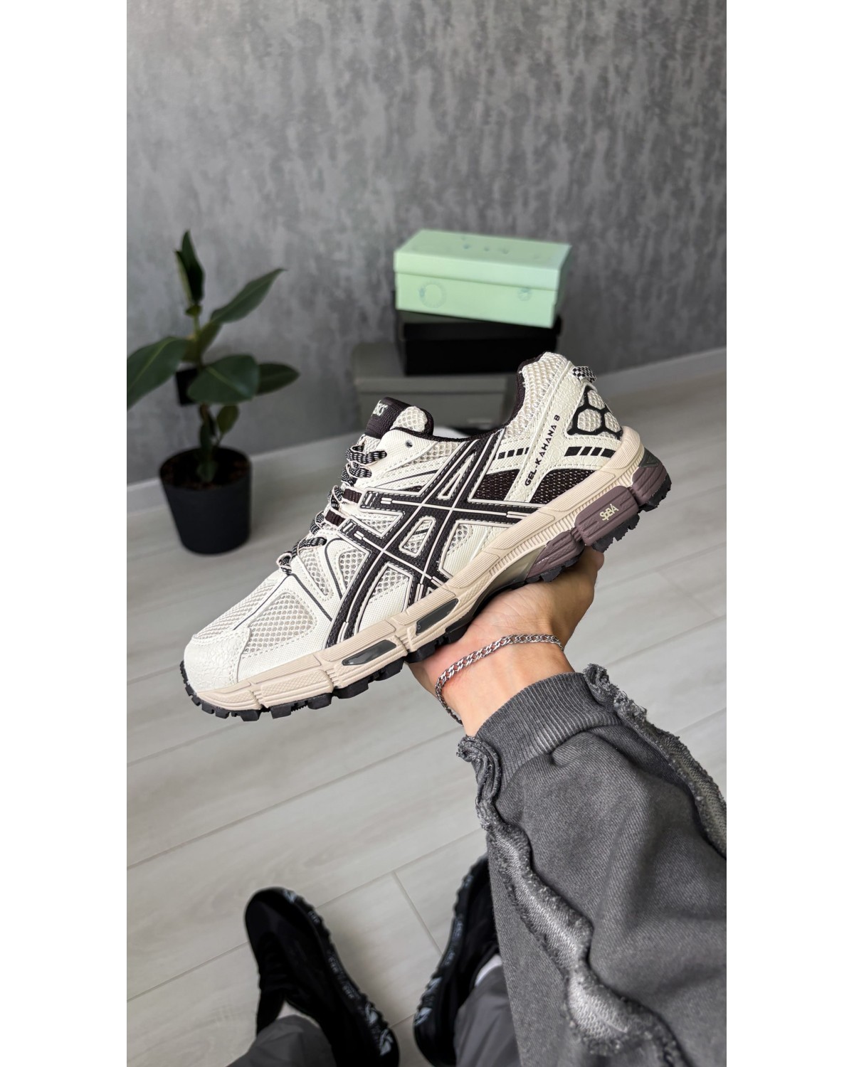 Asics Gel-Kahana 8 White/Beige/Black