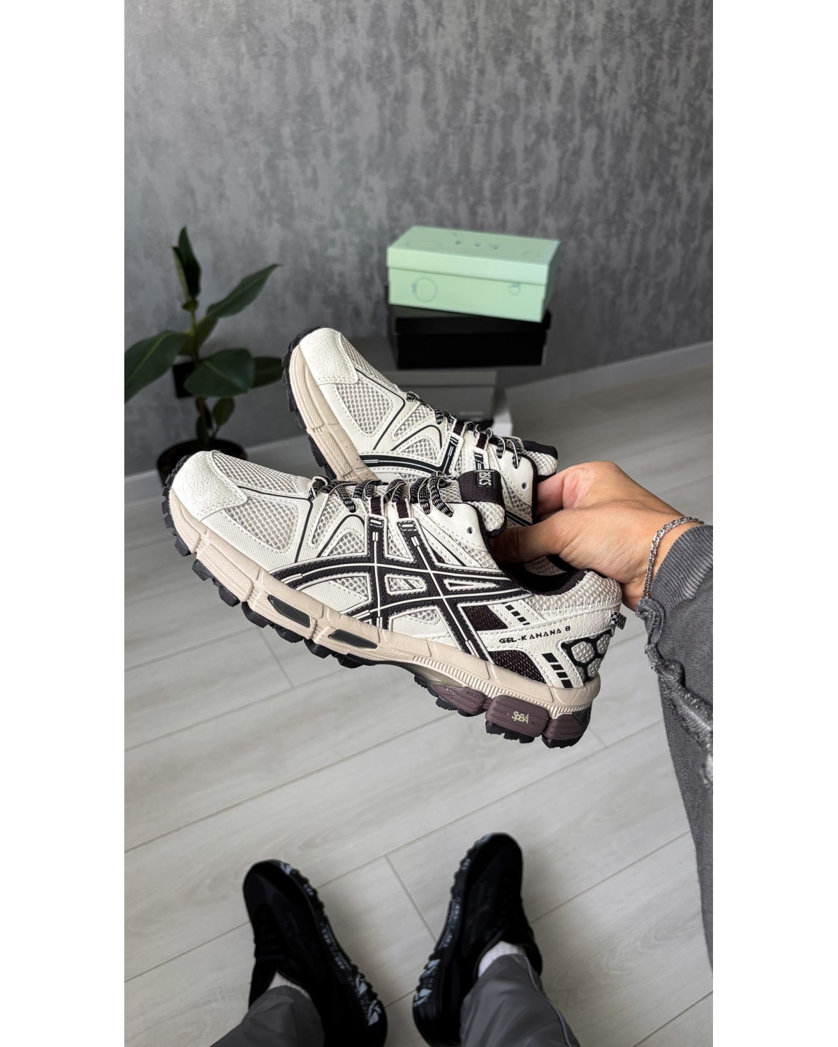 Asics Gel-Kahana 8 White/Beige/Black