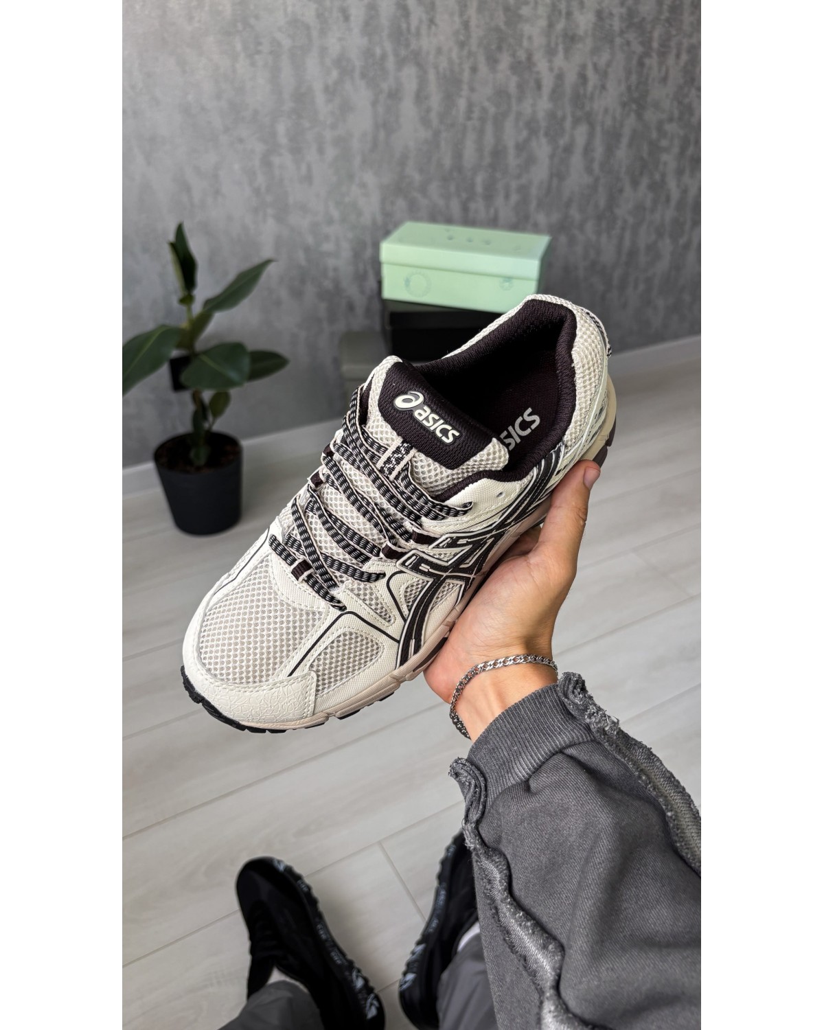 Asics Gel-Kahana 8 White/Beige/Black