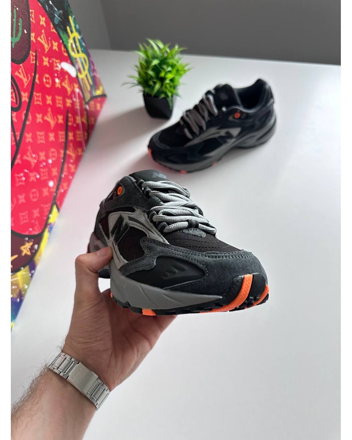 New Balance 725 Dark Grey Orange